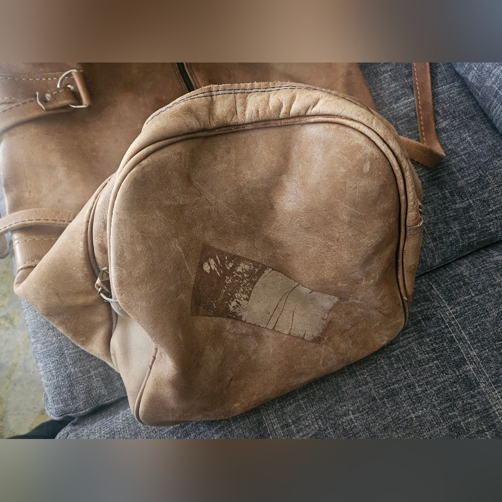 Vintage Light Tan Full Grain Leather Duffle Travel Bag. Unisex. - Picture 7 of 16